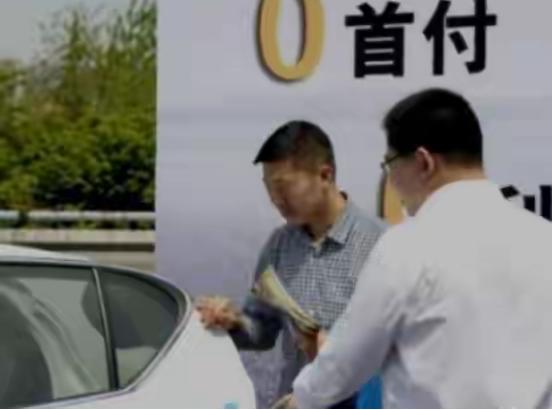 4s店收取贷款服务费_4S店贷款购车利润_4S店金融服务费揭秘
