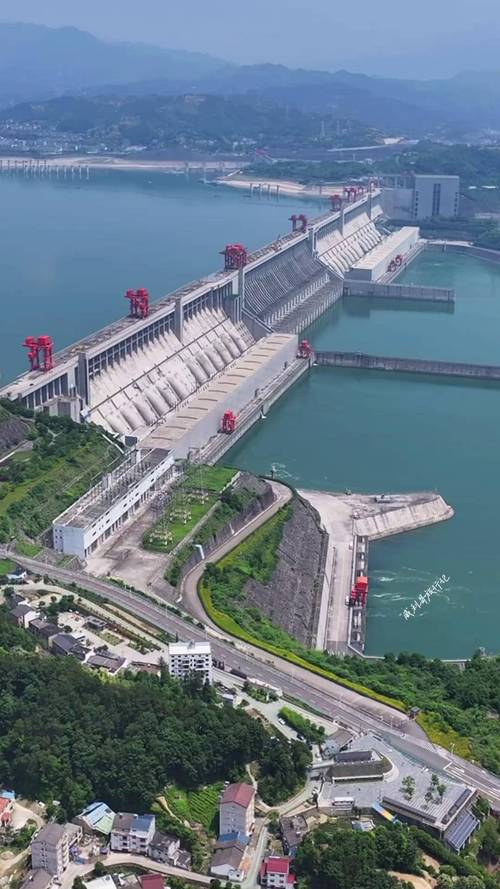 三峡大坝 最大混凝土重力坝 _ 三峡大坝 装机容量世界第一 _中国水力发电史