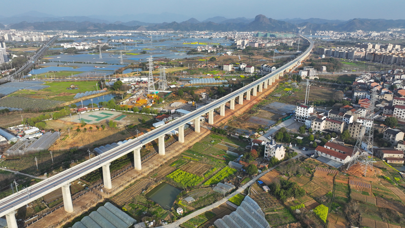 建设中的杭温铁路二期项目。高天峰摄